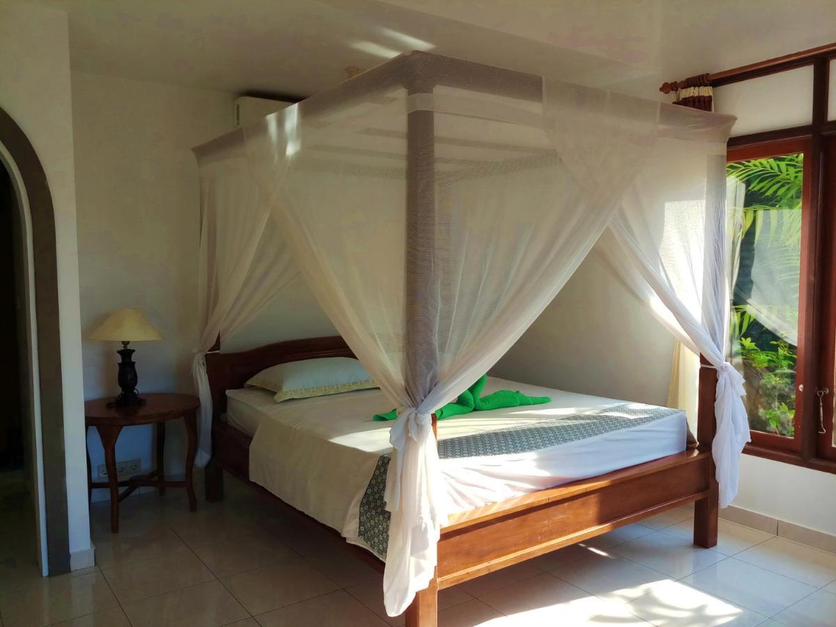 Rumah Wayans Lipah Amed Exterior foto